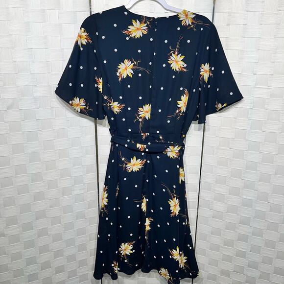 Banana Republic Flutter Sleeve Ruffled Fall Floral Dress Women’s Size 10 - Picture 3 of 12